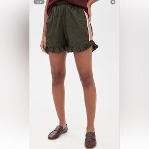 NWT SIMONETT SIZE L ruffle spore sport short shorts green high rise